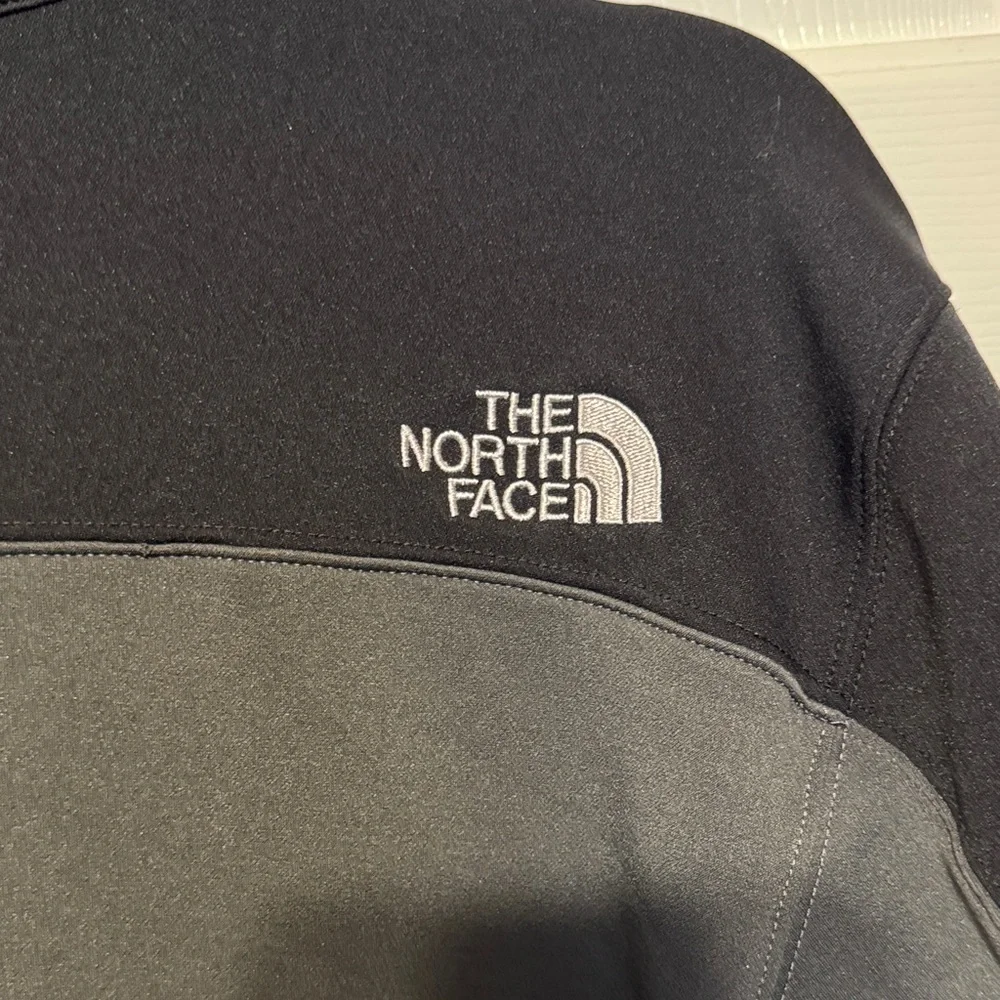 The North Face Men’s Black and Gray Performance Jacket Full‎ Zip Size Large